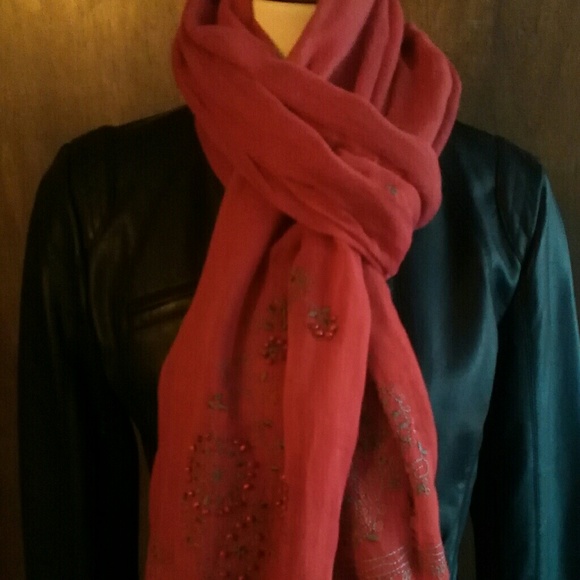 Bohemian vibe red scarf bead detail - Picture 2 of 3